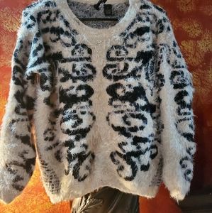 BKE Boutique fuzzy soft sweater S